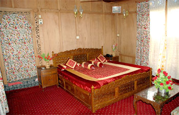houseboat in srinagar