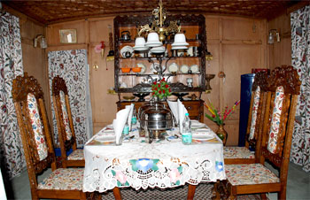 houseboat in kashmir